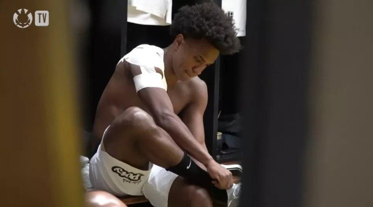 Foto: Reprodução/Corinthians TV - Willian jogou com atadura no local da lesão.