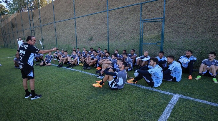 Foto: Pedro Souza / Atlético / Divulgação - Cuca já iniciou seu trabalho visando a reestreia no final de semana Foto: Pedro Souza / Atlético / Divulgação - Cuca já iniciou seu trabalho visando a reestreia no final de semana