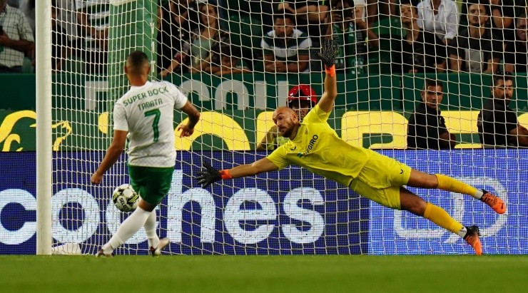 (Photo by Gualter Fatia/Getty Images) - Tabata se aproxima do Palmeiras.