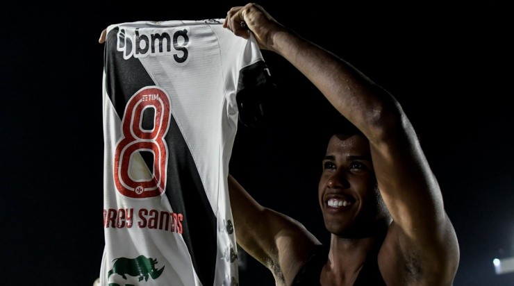 Foto: Thiago Ribeiro/AGIF - O volante assumiu a camisa 8 do Vasco