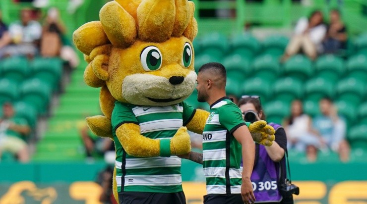 (Photo by Gualter Fatia/Getty Images) - Torcida do Sporting não aprovou a saída de Tabata.