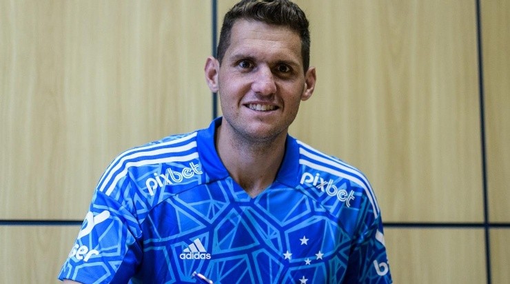 Foto: Divulgação/Cruzeiro - O goleiro assinou a renovação contratual após as especulações para deixar o Clube Foto: Divulgação/Cruzeiro - O goleiro assinou a renovação contratual após as especulações para deixar o Clube