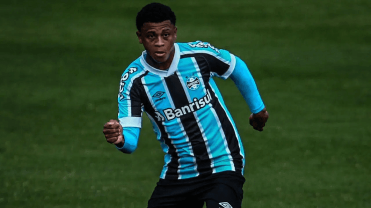 Guilherme Belea com a camisa do Grêmio (Foto: Divulgação/Grêmio)