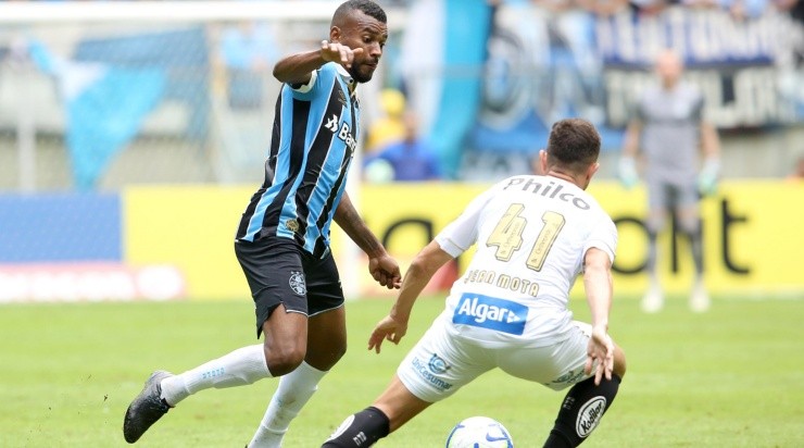 Foto: Pedro H. Tesch/AGIF - Léo Gomes: defensor não atua pelo time profissional há quase três anos