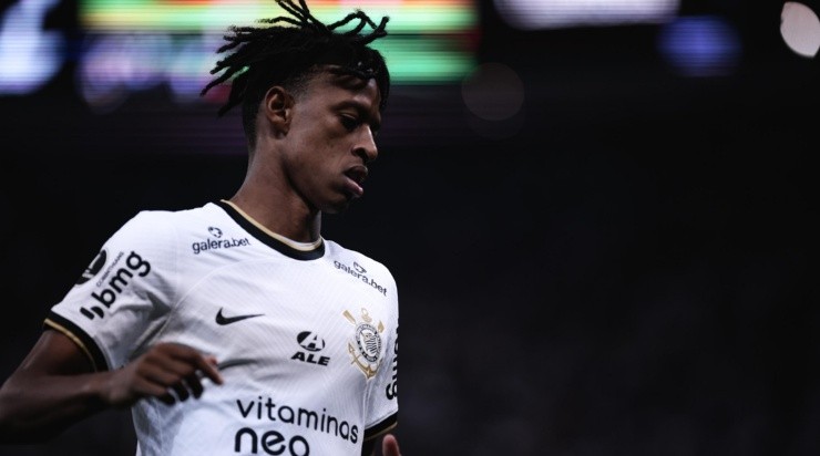 Foto: Ettore Chiereguini/AGIF - Robson Bambu: zagueiro perdeu espaço de vez no Corinthians