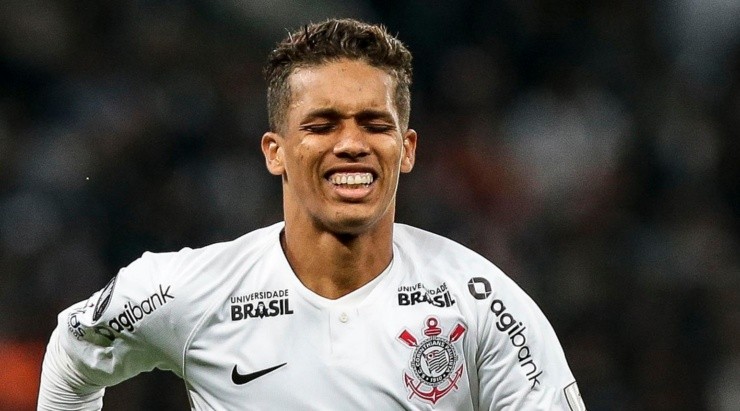 Foto: Ale Cabral/AGIF - Pedrinho foi expulso quando jogava pelo Corinthians, mas punição prescreveu. 