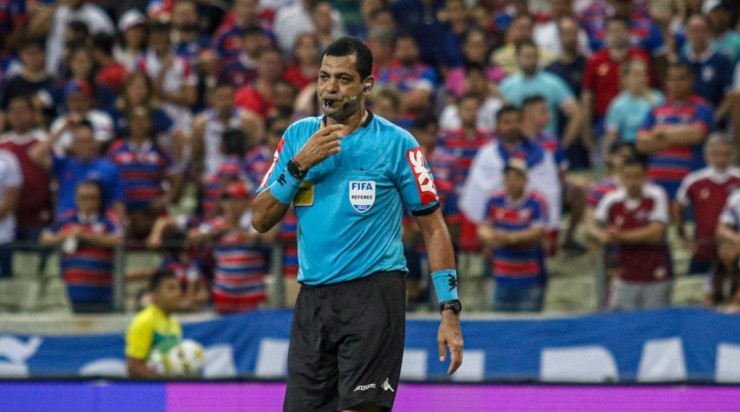 Foto: Lucas Emanuel/AGIF - Wagner do Nascimento Magalhães: árbitro se sentiu ofendido com reclamação de Romarinho