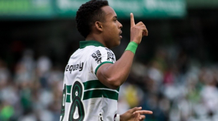 Foto: Robson Mafra/AGIF - O atacante é o grande destaque do Coritiba em 2022