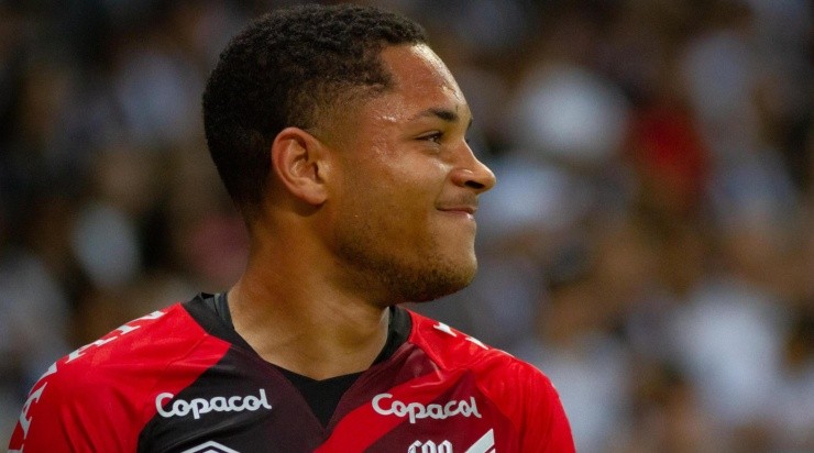 Fernando Moreno/AGIF - Rizek quer Vitor Roque de titular. Fernando Moreno/AGIF - Rizek quer Vitor Roque de titular.