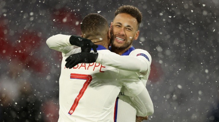 (Photo by Alexander Hassenstein/Getty Images) - Neymar e Mbappé se entenderam durante a reunião.