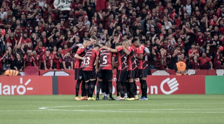 Foto: Robson Mafra/AGIF - Com a derrota por 1x0, o Athletico se despediu da competição nas quartas de final