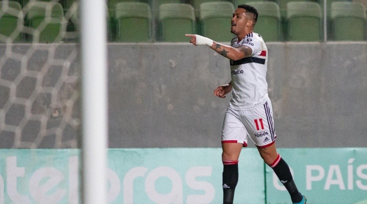 Foto: Fernando Moreno/AGIF - Luciano: atacante marcou os gols que colocaram o Tricolor na semi