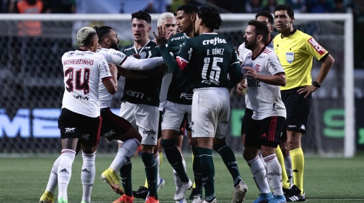 Foto: Ettore Chiereguini/AGIF - Lance gerou muita polêmica.