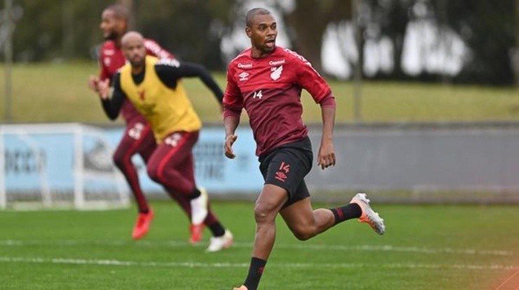 Felipão deve mesclar o Atlhletico Paranaense nos próximos jogos do Brasileirão. Foto: Divulgação Athletico Paranaense.com