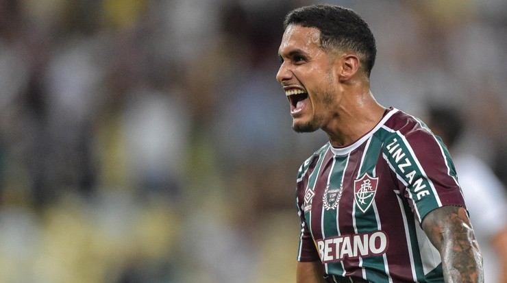 Foto: Thiago Ribeiro/AGIF - Cris Silva: lateral do Flu foi elogiado após empate