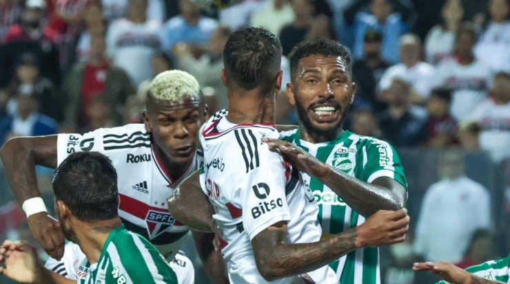 Foto: Marcello Zambrana/AGIF - Paulo Miranda está no seu oitavo clube na carreira. Foto: Marcello Zambrana/AGIF - Paulo Miranda está no seu oitavo clube na carreira.