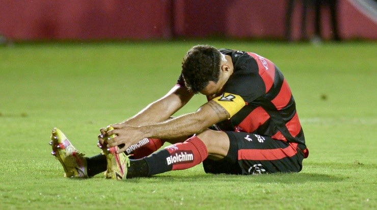 Foto: Jhony Pinho/AGIF - Alan Santos é o capitão do time na atual Série C.