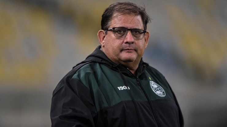 Foto: Thiago Ribeiro/AGIF - Guto Ferreira: técnico busca 1ª vitória pelo Coritiba Foto: Thiago Ribeiro/AGIF - Guto Ferreira: técnico busca 1ª vitória pelo Coritiba