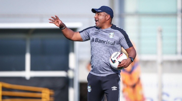Foto: Lucas Uebel/Grêmio/Divulgação - A diretoria ainda não pensa em demitir o técnico