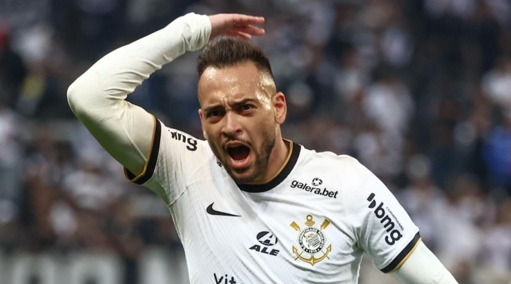 Foto: Marcello Zambrana/AGIF - Maycon ganhou a forte concorrência de Fausto Vera. Foto: Marcello Zambrana/AGIF - Maycon ganhou a forte concorrência de Fausto Vera.