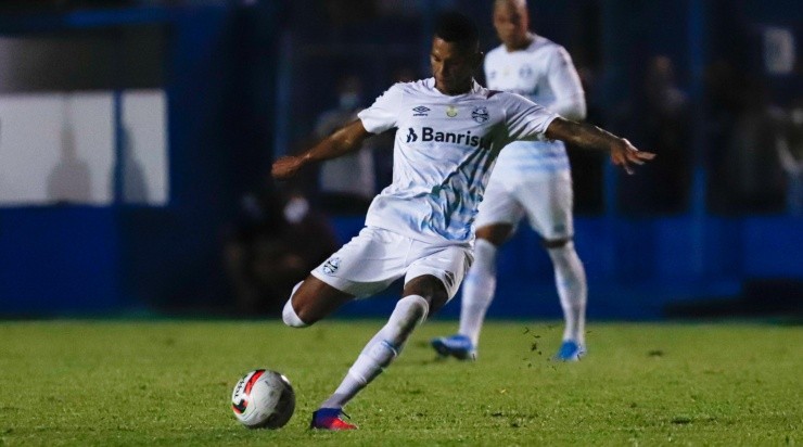 Foto: Maxi Franzoi/AGIF - Fernando Henrique: volante tenta recuperar espaço no Grêmio