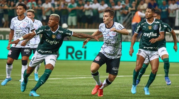 Foto: Marcello Zambrana/AGIF - Du Queiroz e Piton foram lembrados.