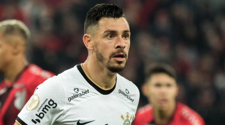 Foto: Robson Mafra/AGIF - Giuliano, que vem sendo contestado, pode ser uma das opções. Foto: Robson Mafra/AGIF - Giuliano, que vem sendo contestado, pode ser uma das opções.