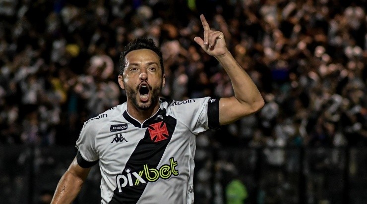 Foto: Thiago Ribeiro/AGIF - Nenê marcou o primeiro gol do jogo de pênalti.