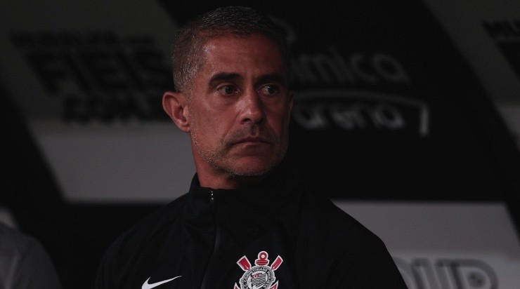 Foto: Ettore Chiereguini/AGIF - Sylvinho deixou a desejar no Timão.