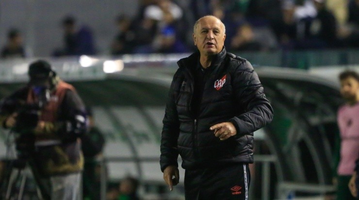 Foto: Luiz Erbes/AGIF - Felipão: técnico vai mexer no time do Furacão Foto: Luiz Erbes/AGIF - Felipão: técnico vai mexer no time do Furacão