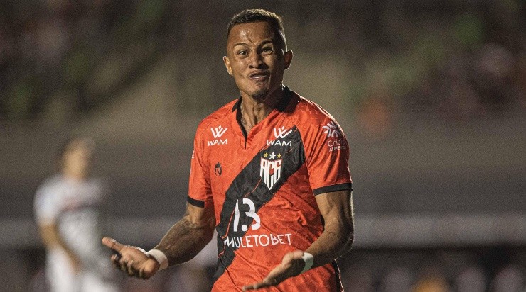 Foto: Isabela Azine/AGIF - Léo Pereira marcou o terceiro gol.