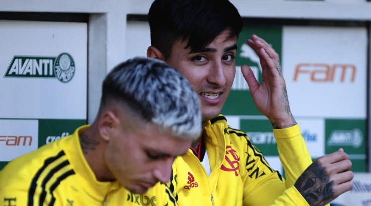Foto: Ettore Chiereguini/AGIF - Pulgar e Varela foram reservas contra o Palmeiras. Foto: Ettore Chiereguini/AGIF - Pulgar e Varela foram reservas contra o Palmeiras.