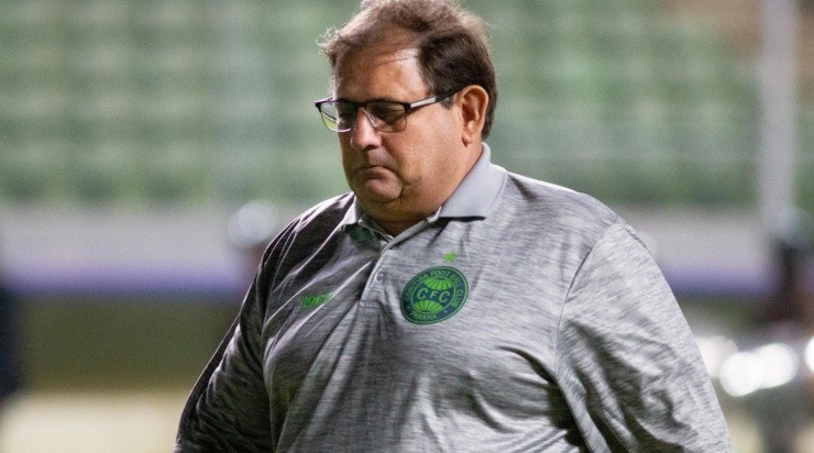 Foto: Fernando Moreno/AGIF - Guto Ferreira fez seu segundo jogo no comando Foto: Fernando Moreno/AGIF - Guto Ferreira fez seu segundo jogo no comando