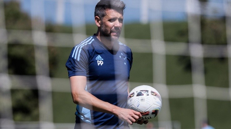 Foto: Gustavo Aleixo/Cruzeiro/Divulgação - Pezzolano: técnico também já foi expulso por reclamação