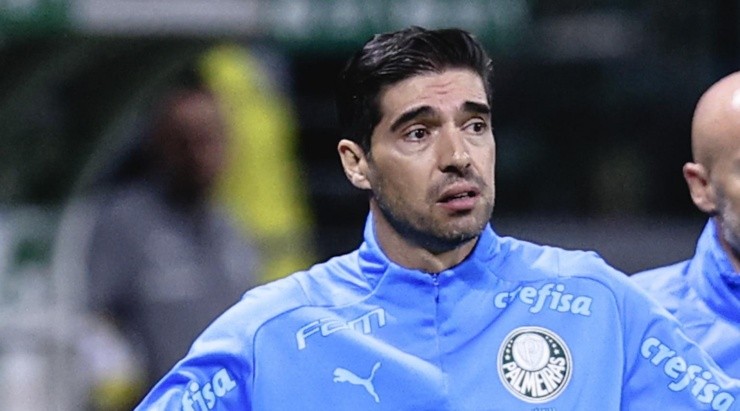 Foto: Ettore Chiereguini/AGIF - Treinador saiu revoltado com a arbitragem.