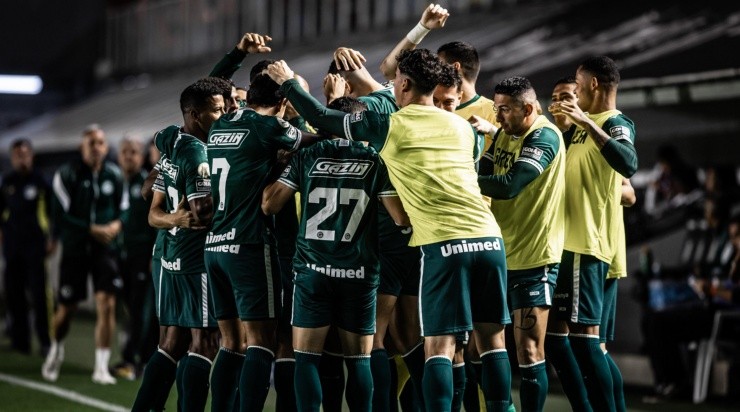 Foto: Raul Baretta/AGIF - Goiás venceu o Santos por 2 a 1 na Vila.