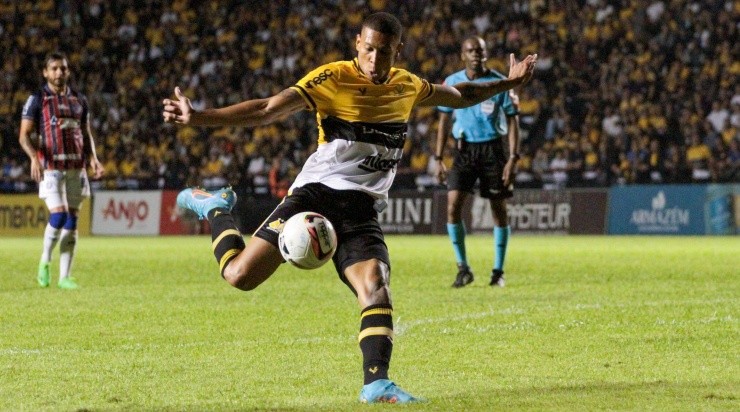 Foto: Lucas Sabino/AGIF - Hygor perdeu uma boa chance no duelo. 