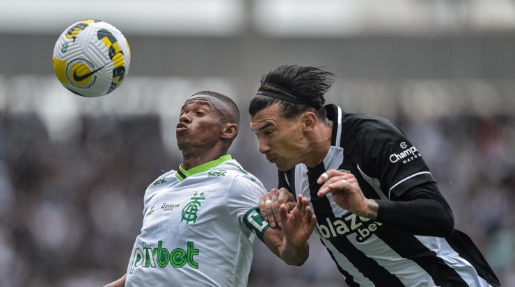 Foto: Thiago Ribeiro/AGIF - Partida foi bastante equilibrada no Nilton Santos.