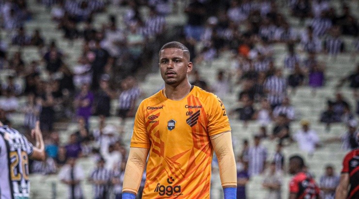 Foto: Lucas Emanuel/AGIF - Anderson: goleiro deve voltar a ser titular do Athletico no final de semana
