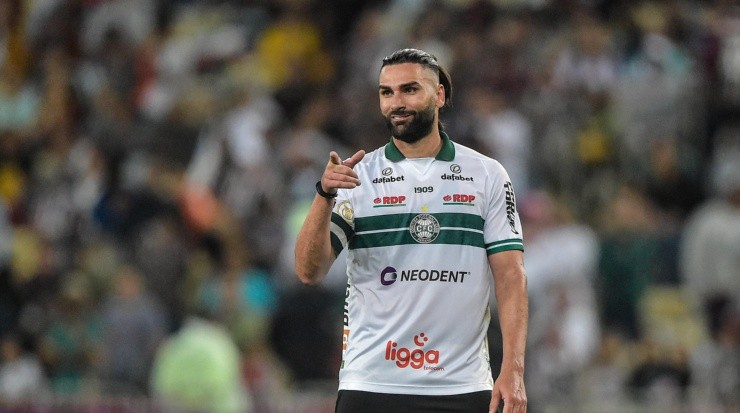 Foto: Thiago Ribeiro/AGIF - Léo Gamalho: centroavante deve ser titular no final de semana