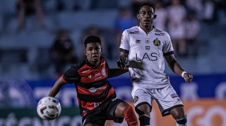 Foto: Heber Gomes/AGIF - Vitória precisa do triunfo para sonhar com o acesso.