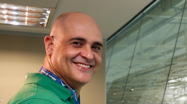 Foto: Marcello Zambrana/AGIF - Marcos tirou uma onda com o ex-lateral após o apito final.