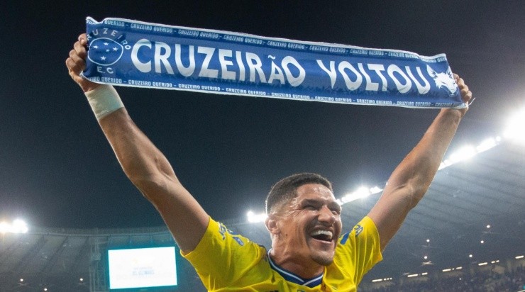 Foto: Fernando Moreno/AGIF - Jogadores já comemoraram o acesso com a torcida. 