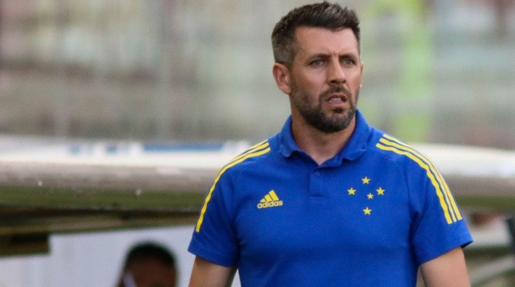 Foto: Fernando Moreno/AGIF - O treinador é um dos alvos do Vasco