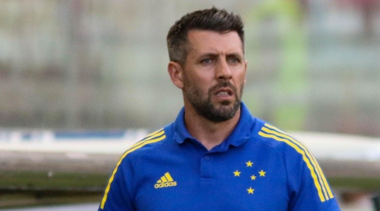 Foto: Fernando Moreno/AGIF - Pezzolano é uma das opções do Vasco.