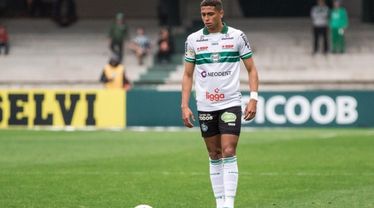 Foto: Robson Mafra/AGIF - Rafael Santos: deve seguir como titular do Coritiba