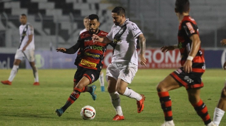 Foto: Rogério Capela/AGIF - Elvis mudou a cara do time na Série B.