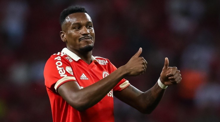 Foto: Pedro H. Tesch/AGIF - Edenilson: pode voltar a ser titular do Inter