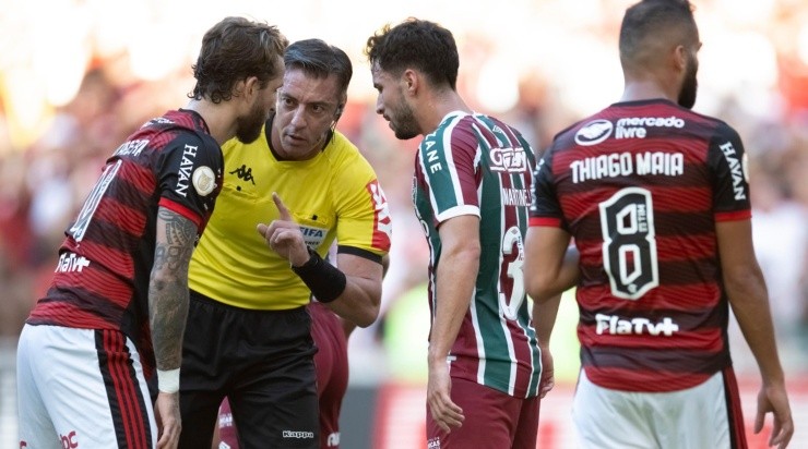 Foto: Jorge Rodrigues/AGIF - Claus foi muito acionado no Fla-Flu.