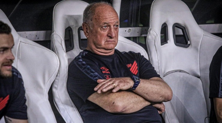 Foto: Lucas Emanuel/AGIF - Felipão: técnico sabe as dificuldades que o Athletico terá na final